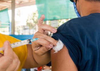 Jovens de 12 a 17 anos começarão a ser vacinados em Fortaleza