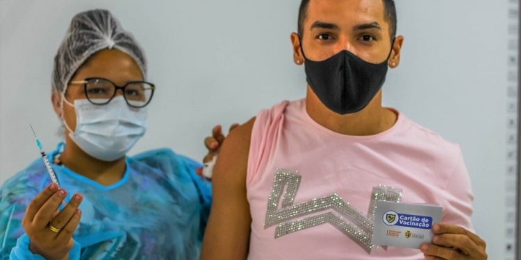 83% da população de Aracati foi vacinada com uma dose ou dose única