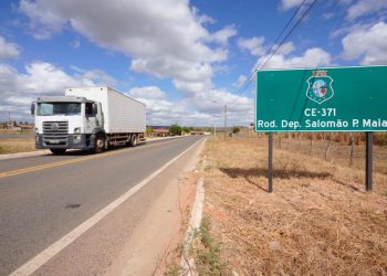 Governador inaugura as CEs 371 entre Aracati e Itaiçaba e a CE 263