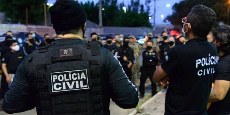 11 pessoas suspeitas de integrarem grupo criminoso e de ameaçarem moradores são presos pela Polícia Civil