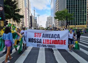 Em fala golpista Bolsonaro ataca o ministro Alexandre de Moraes