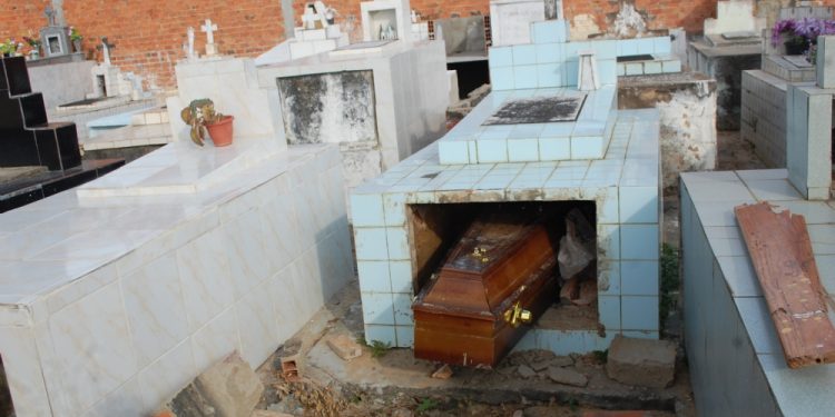 Túmulos são violados para rituais afirma polícia