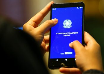 Taxa de desemprego no Brasil fecha 2023 em 7,8%, menor desde 2014