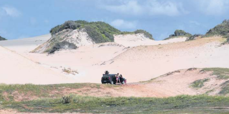 Carros são apreendidos por degradar dunas em Fortaleza