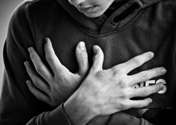 Crescimento de ansiedade entre jovens desafia sistema educacional