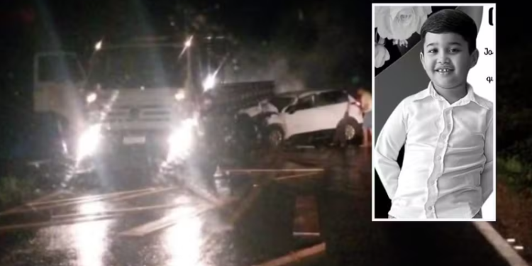 Garoto de seis anos morre em colisão de carro com caminhão em Senador Sá