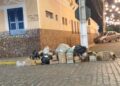 População de Aracati cobra explicações sobre falhas na coleta de lixo e atraso constante nos bairros