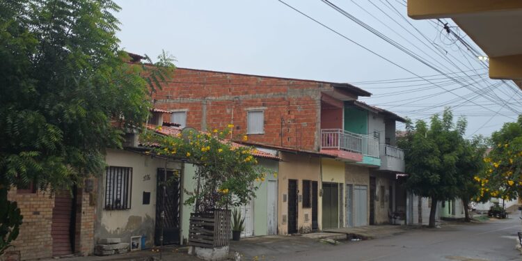 Inverno surpreende moradores de Aracati com madrugadas mais frias e garoa nos últimos dias