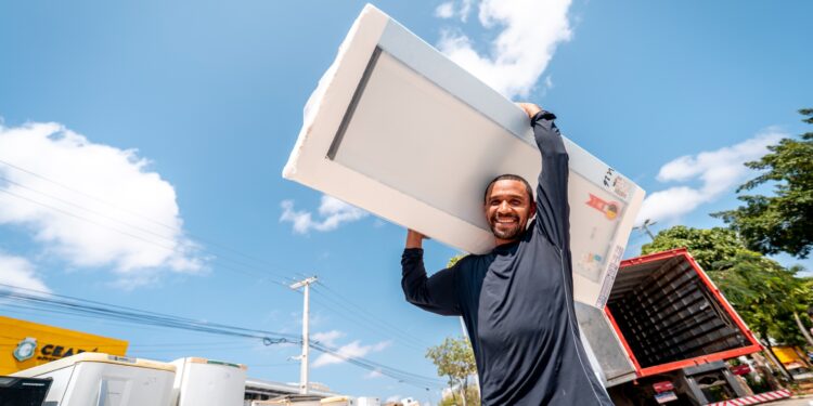 Enel Ceará promove sorteio de 50 geladeiras em Fortim