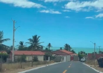 Prefeitura de Aracati amplia infraestrutura e garante acesso asfaltado à Praia de Lagoa do Mato